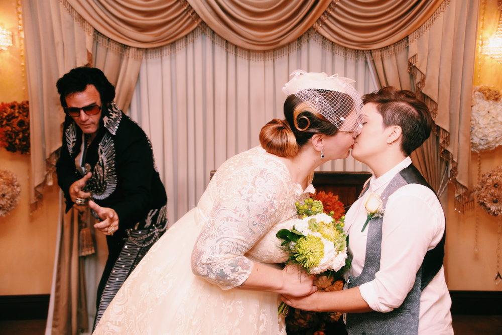 Photographer supplied by  Graceland Wedding Chapel