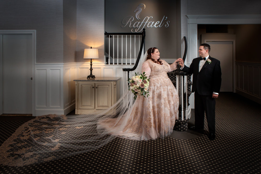 You can find the bride @ladyleenie and their photographer @ sedmanphoto